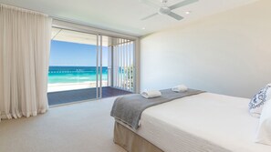 4 bedrooms, desk, iron/ironing board, Internet - Blencathra by the Sea (Blueys Beach)