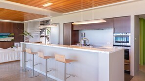 Fridge, microwave, oven, stovetop - Blencathra by the Sea (Blueys Beach)