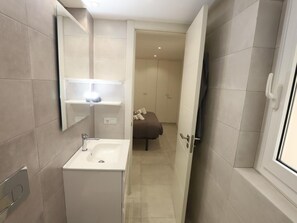 Hårføner og håndklær