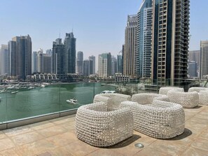 Terrace/patio - Cayan Tower - Charming One Bedroom (Dubai Marina)