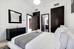 1 bedroom, desk, iron/ironing board, free WiFi - 706 Cayan Tower, Dubai Marina (Dubai Marina)