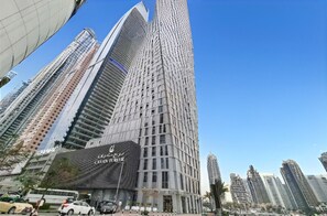 Exterior - Cayan Tower - Charming One Bedroom (Dubai Marina)