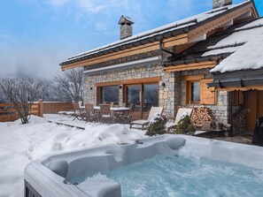 Outdoor dining - Modern chalet with jacuzzi and pets allowed, near Méribel slopes (Méribel)