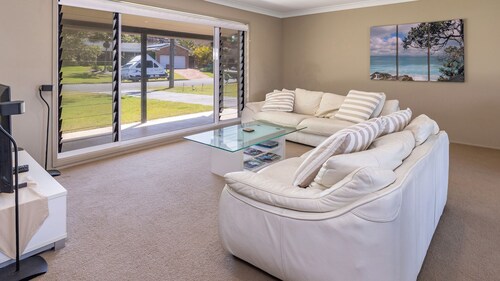 32 Colliton Parade - A stroll to north One Mile Beach.