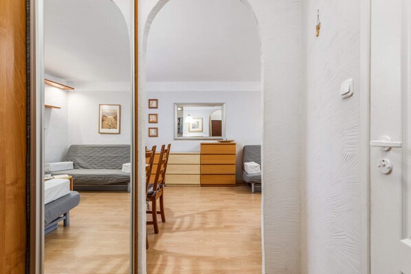 مكواة/لوح كي وواي فاي وملاءات أسرّة