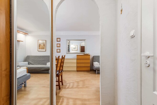 Iron/ironing board, WiFi, bed sheets