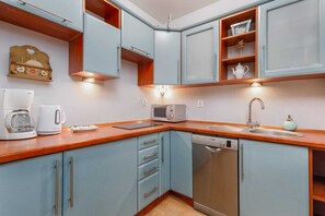 Refrigerador, microondas, parrilla de estufa y lavavajillas 