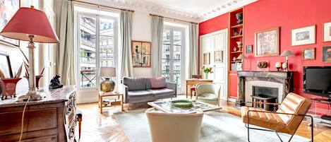 Televisie en een open haard