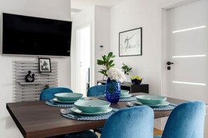 Dining - Towarowa 39 | Spacious Apartment | Parking (Poznan)