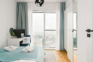 2 bedrooms, desk, iron/ironing board, WiFi