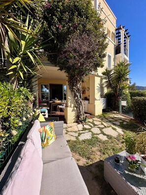 Terrace/patio - Un Parenthèse Ressourçante avec Jardin -Piscines - Parking -Animal de compagnie  (Agay cap Estérel)