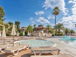 Piscina all'aperto, una piscina riscaldata