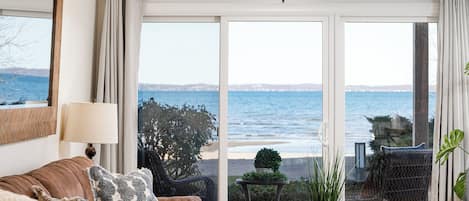 Tv, eldstad och dvd-spelare