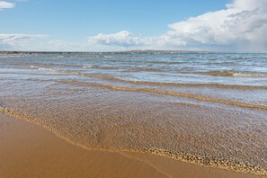 Beach nearby - Incredible Beach Condo | AC | Beach | Pool | Hot Tub | Sunrise | (Traverse City)