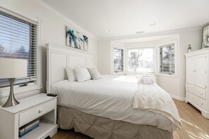 1 bedroom, iron/ironing board, WiFi, bed sheets - Incredible Beach Condo | AC | Beach | Pool | Hot Tub | Sunrise | (Traverse City)