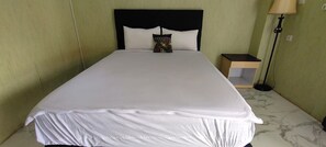 Standard Double Room | Desk, laptop workspace, free WiFi, bed sheets - Hotel O Tris (Kuala Kurun)