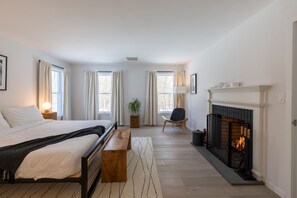 4 室のベッドルーム、デスク、アイロン / アイロン台、WiFi (無料)