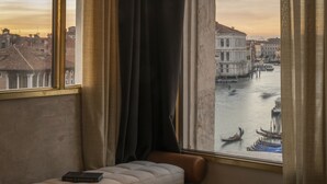 Special Over the Grand Canal | Sengetøy av topp kvalitet, minibar, safe på rommet og lydisolert