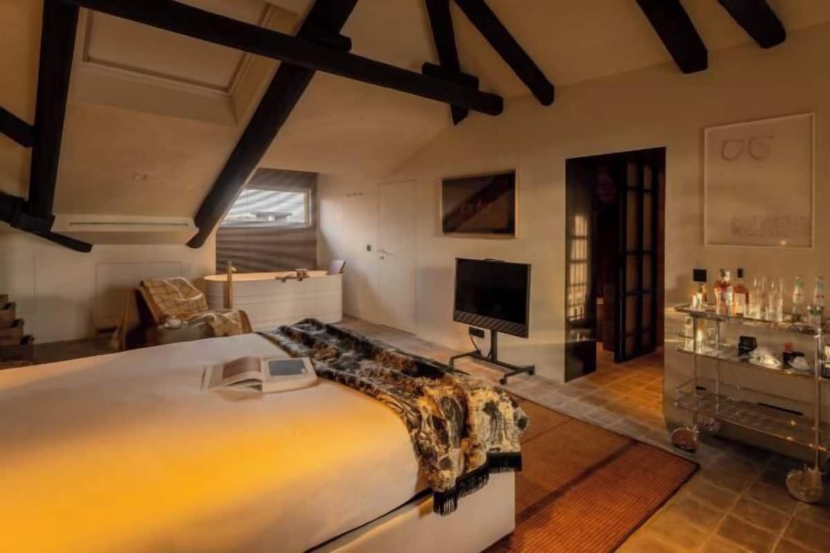 Spa | Couples treatment rooms, body treatments, aromatherapy
