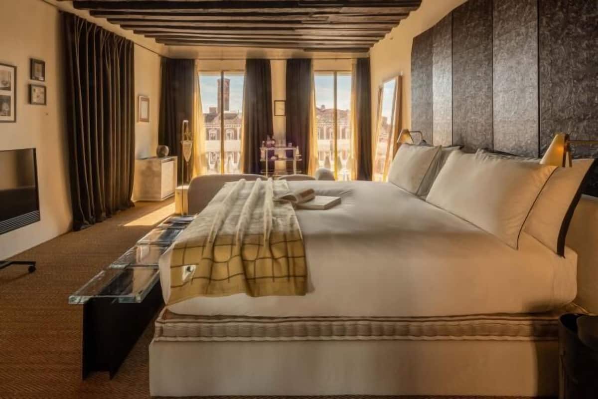 Ropa de cama de alta calidad y minibar