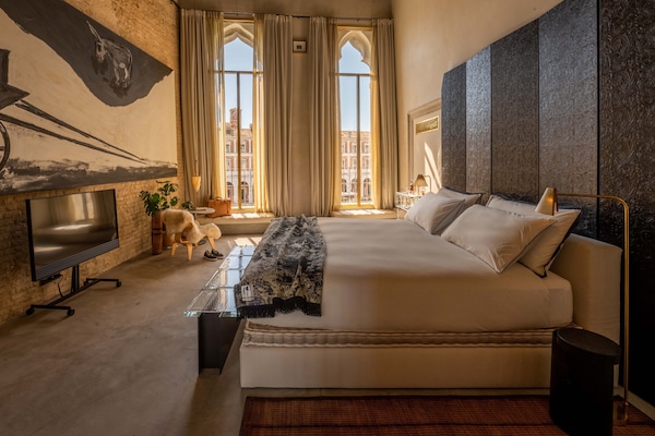 Grand Canal Balcony | Bộ đồ giường cao cấp, minibar, két bảo mật tại phòng