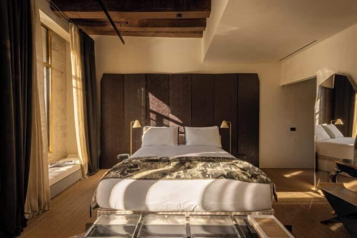 Ropa de cama de alta calidad y minibar
