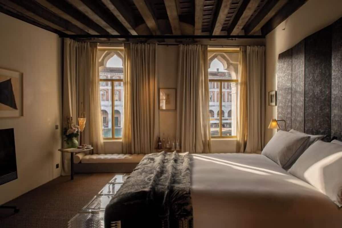 Ropa de cama de alta calidad y minibar