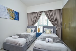 Standard-Apartment | 2 Schlafzimmer, Zimmersafe, individuell dekoriert, Verdunkelungsvorhänge