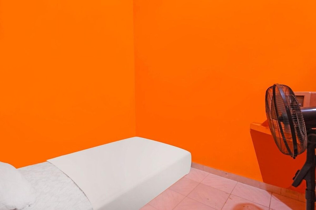 Espaço de trabalho para notebook, Wi-Fi de cortesia, roupa de cama