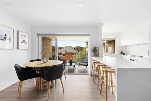 'Seascape' - Luxury 2 Bedroom Apartment - moments from Cronulla Beach
