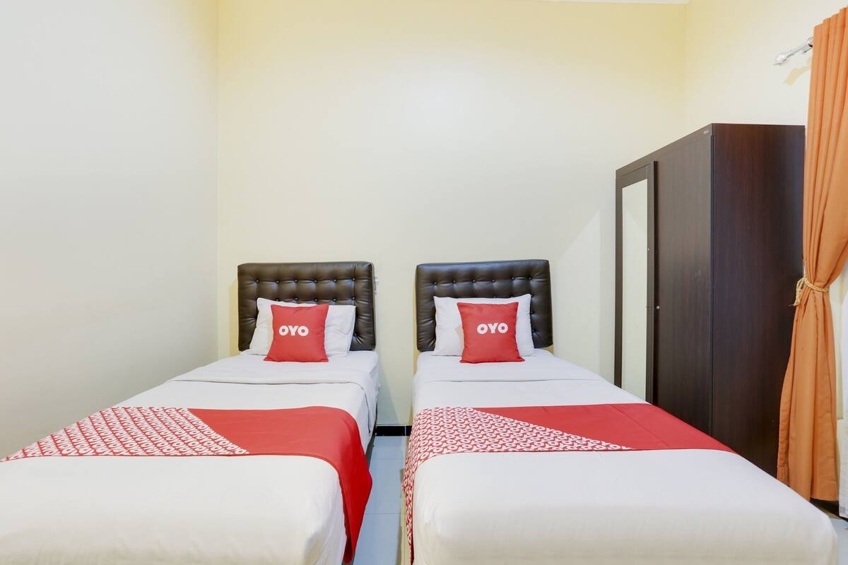 Deluxe Twin Room | Desk, laptop workspace, free WiFi, bed sheets