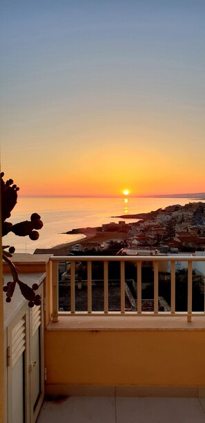 Property grounds - Apartment with the most beautiful sunset in Sicily (Frazione Cava d'Aliga, Scicli)