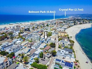 An aerial view of a coastal residential area with houses, a beach, and Crystal Pier (2.7mi) and Belmont Park (0.8mi) labeled. - 2 Houses to Beach * Exclusive Patio * Dog OK (San Diego)