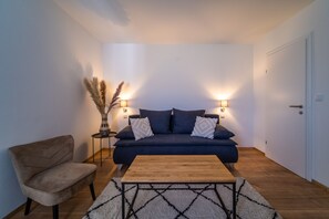 Familienzimmer, 1 Zimmer (incl. City Tax) | Living area | Smart TV