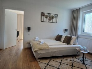 Familienzimmer , 2 Zimmer (incl. City Tax) | Hypo-allergenic bedding, blackout drapes, free WiFi, bed sheets - Hotel Fuchs und Hase (Rosegg)