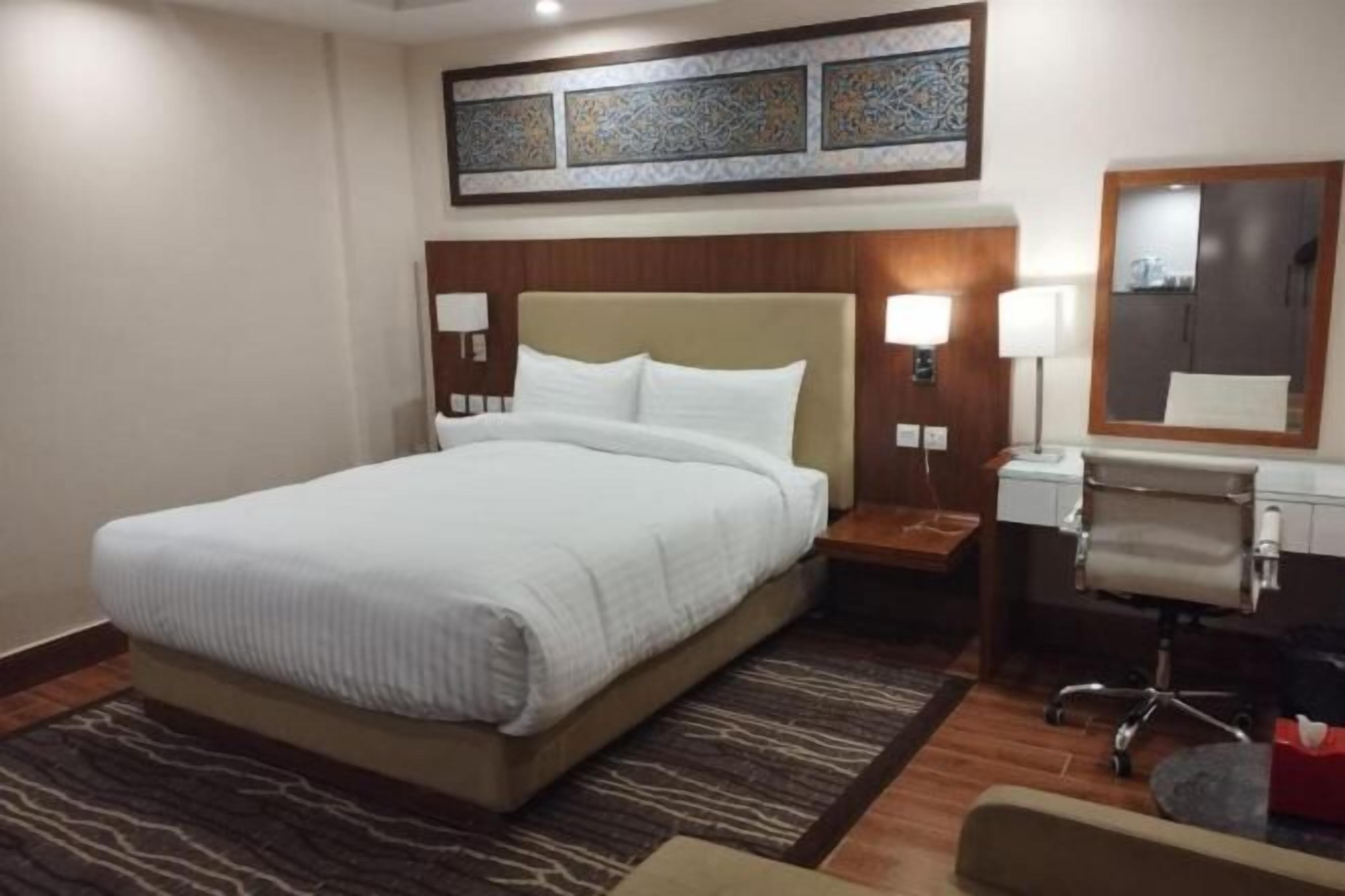 Individually furnished, desk, laptop workspace, free WiFi