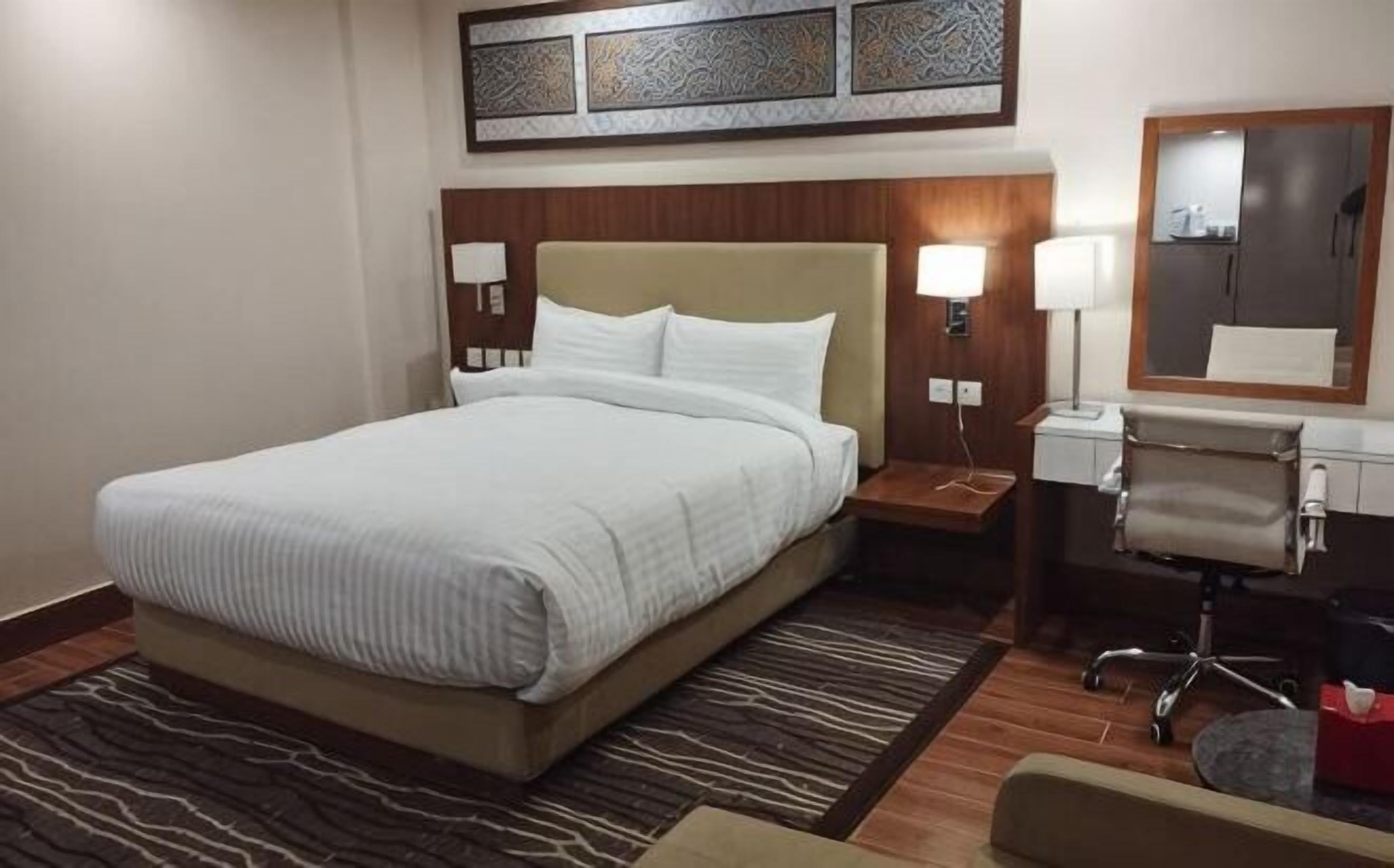 Individually furnished, desk, laptop workspace, free WiFi