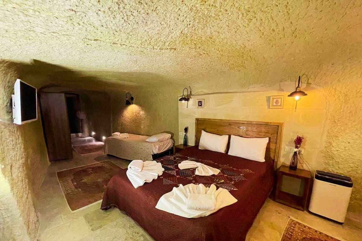 Premier Quadruple Room, Multiple Beds, Non Smoking, Hot Tub | Frette Italian sheets, premium bedding, Select Comfort beds, minibar