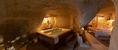 Habitación doble Premium, para no fumadores, hidromasaje | Sábanas italianas Frette y ropa de cama de alta calidad