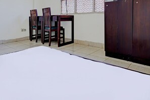 双床房 | 办公桌、笔记本电脑工作区、免费 WiFi、床单