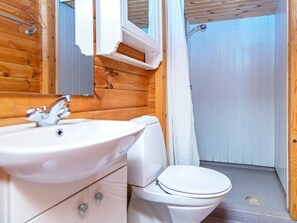 House | Bathroom - 6 Person Holiday Home in Henne (Henne)
