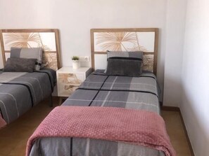 2 bedrooms, iron/ironing board, internet, bed sheets