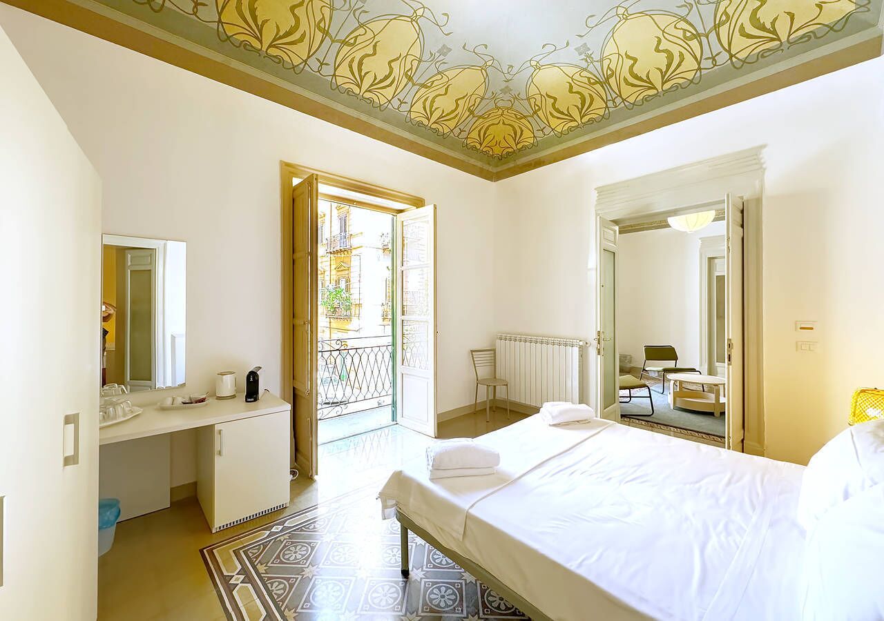 Camera quadrupla + soggiorno con balcone | View from room