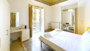 A hotel room with a bed, a desk, a chair, and a balcony with a view. - Solemar Sicilia - Monacò Rooms (Palermo)