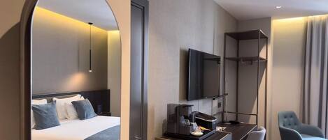 Deluxe Double Room | Down duvets, minibar, in-room safe, desk