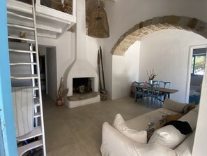 TV, fireplace, foosball, books - Charming villa with swimming pool (Carloforte)