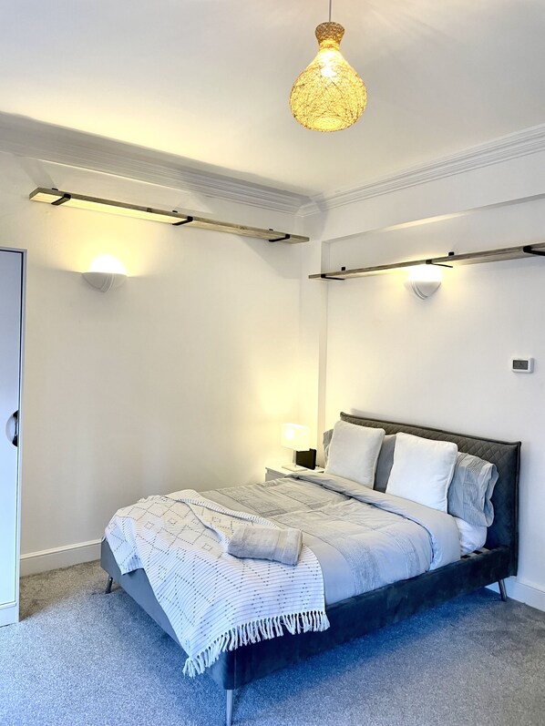 1 chambre, fer et planche à repasser, Wi-Fi gratuit, draps fournis