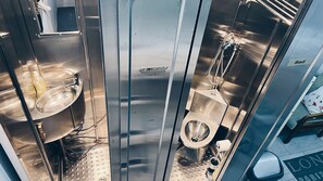 Departamento | Baño | Regadera, secadora de cabello, toallas