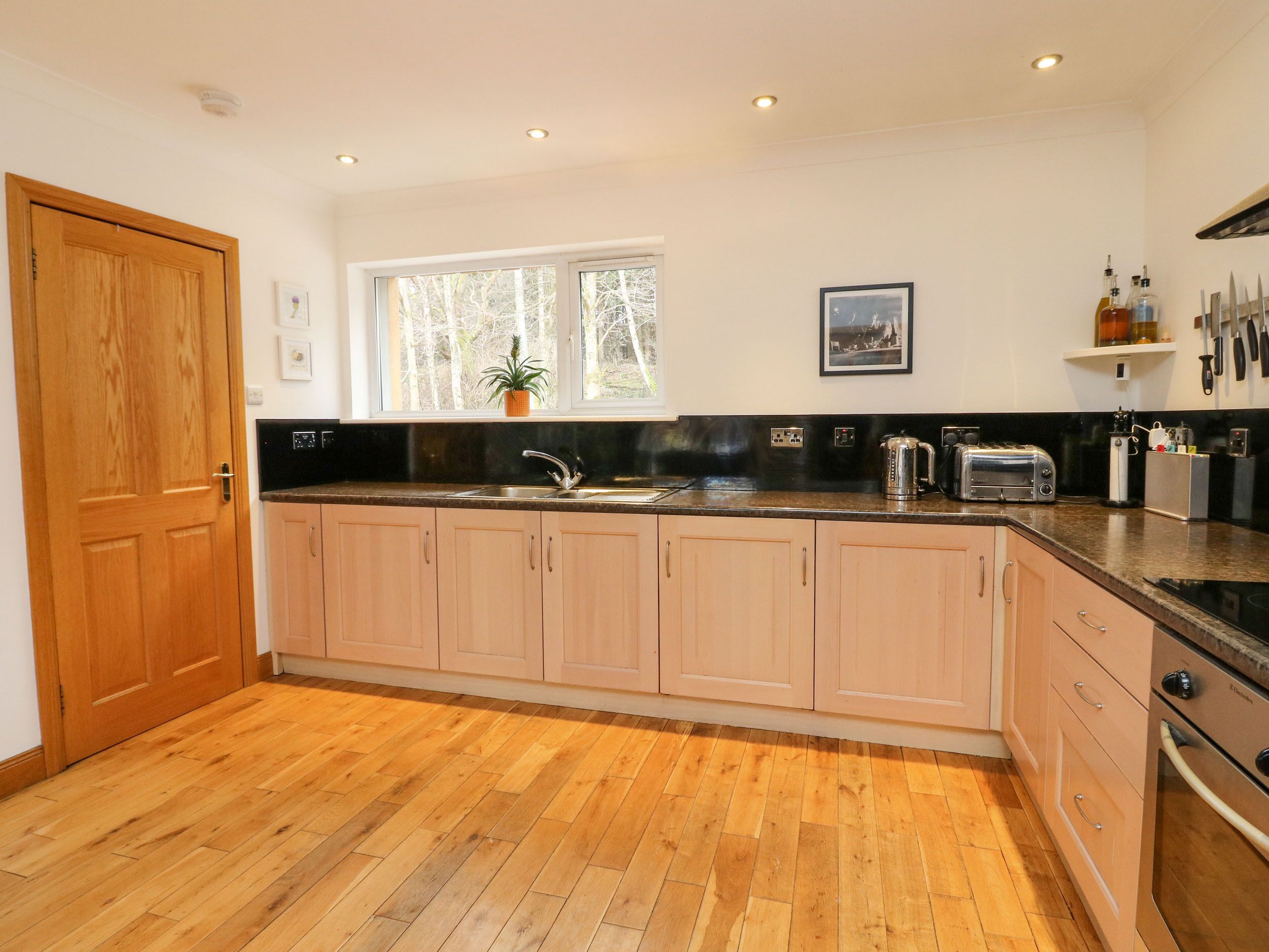 Refrigerador, lavavajillas, tetera/pava eléctrica, tostadora