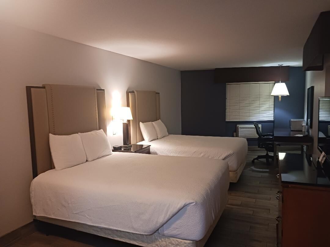 Doppia Deluxe | Con stile personalizzato, con arredamento individuale, una scrivania